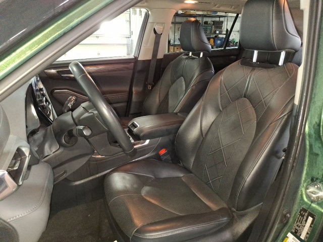 Used 2023 Toyota Highlander Platinum image 9