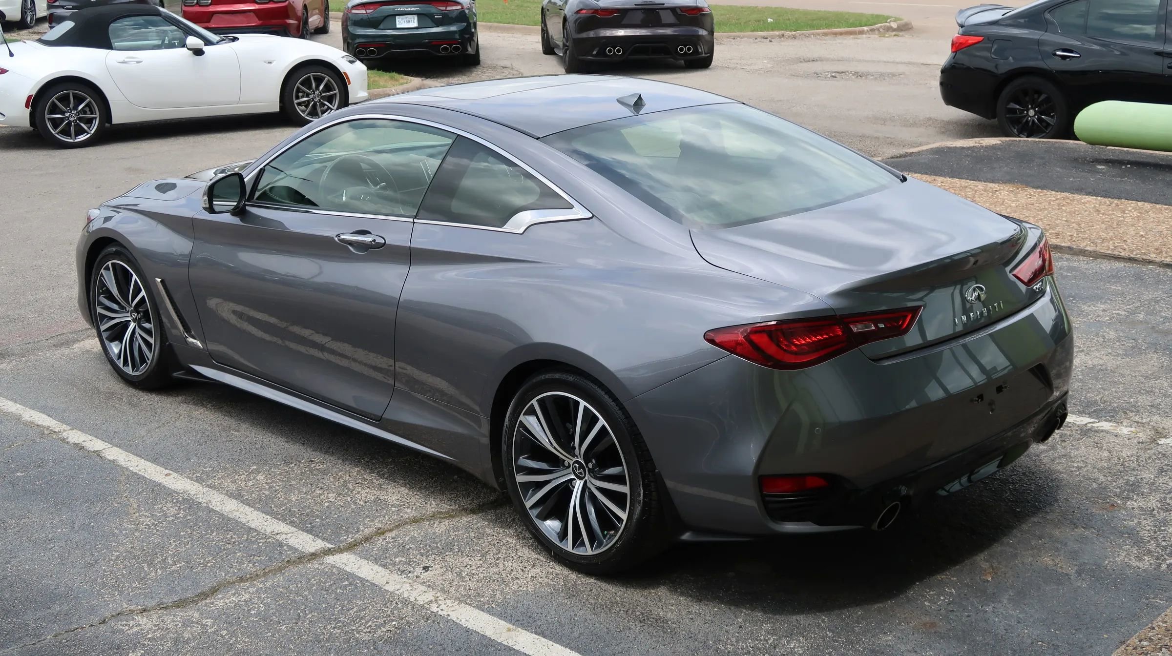 Used 2021 INFINITI Q60 3.0t Luxe w/ Essential Package RWD image 12