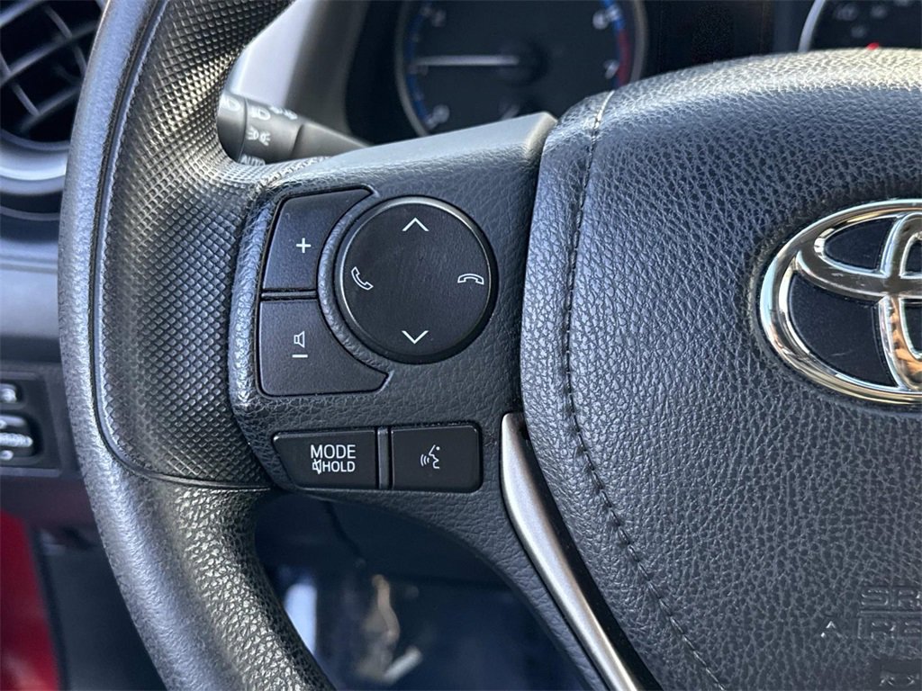 Used 2018 Toyota RAV4 LE image 9