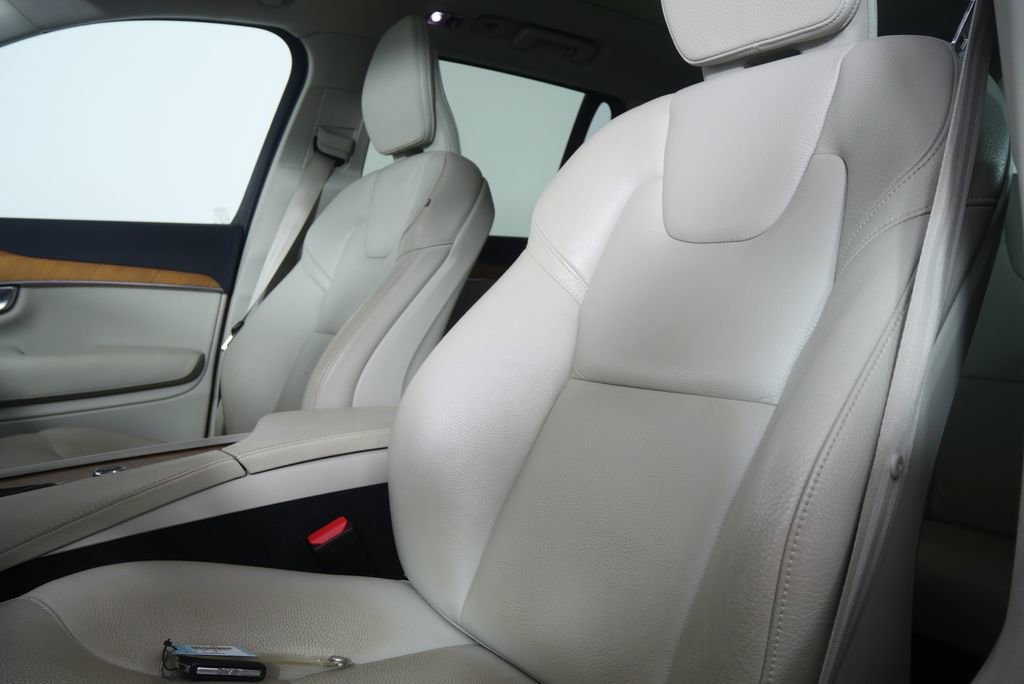Used 2022 Volvo XC90 T6 Momentum w/ Advanced Package image 10