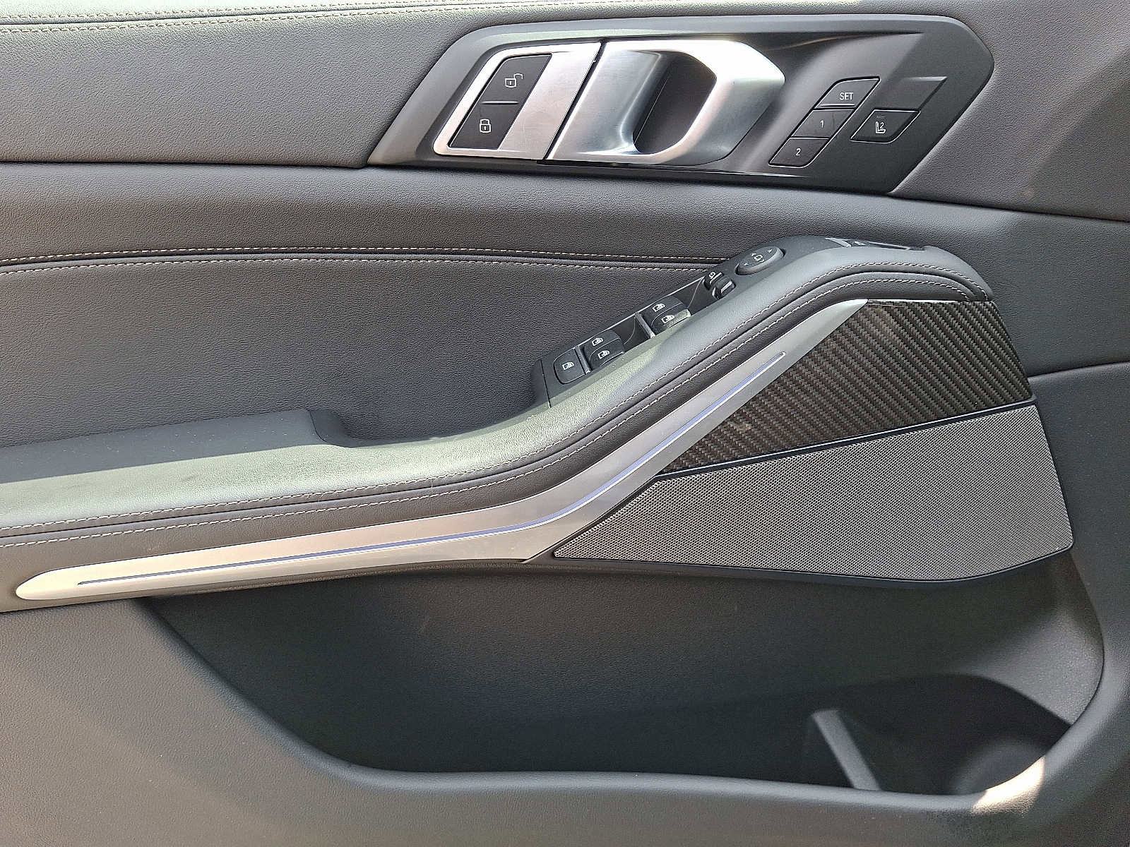 Used 2025 BMW X5 M60i w/ Executive Package image 12