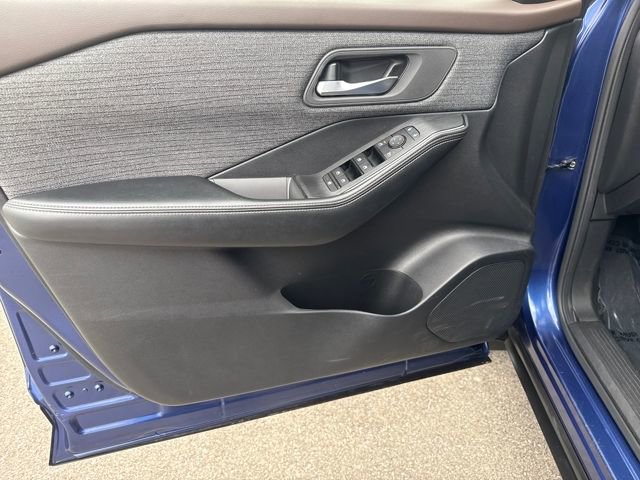 Used 2023 Nissan Rogue SV image 9