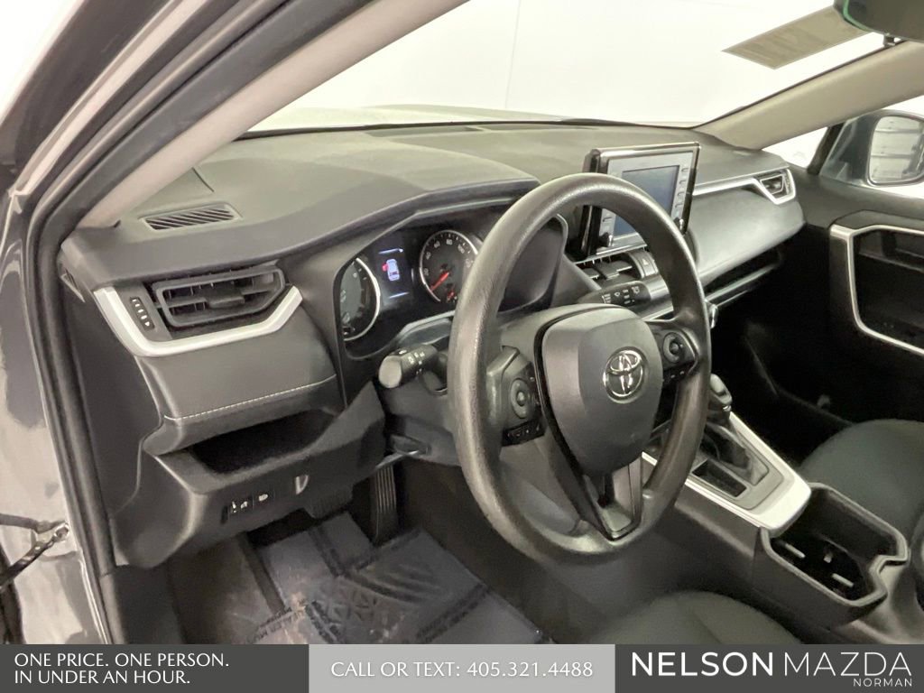 Used 2022 Toyota RAV4 LE image 32