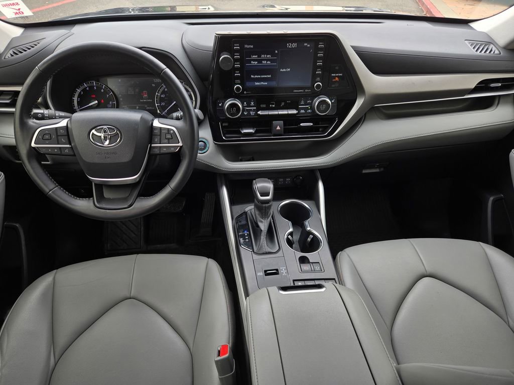 Used 2022 Toyota Highlander XLE FWD image 16