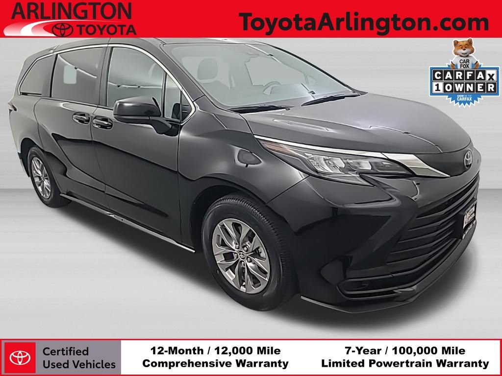 Used 2026 Toyota Sienna LE FWD image 1