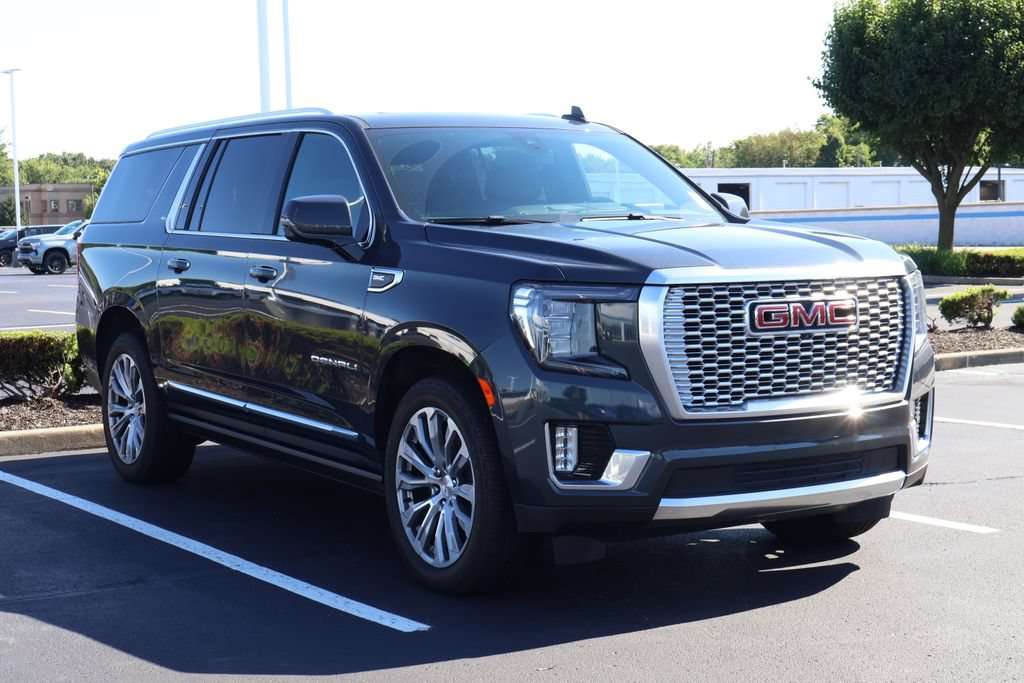 Used 2022 GMC Yukon XL Denali AWD/4WD image 3