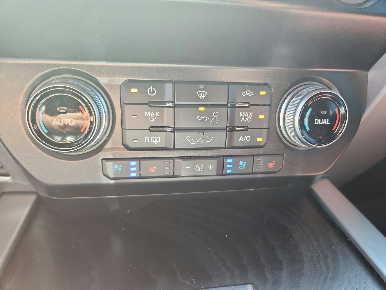 Used 2020 Ford F150 Platinum w/ Equipment Group 701A Luxury AWD/4WD image 22