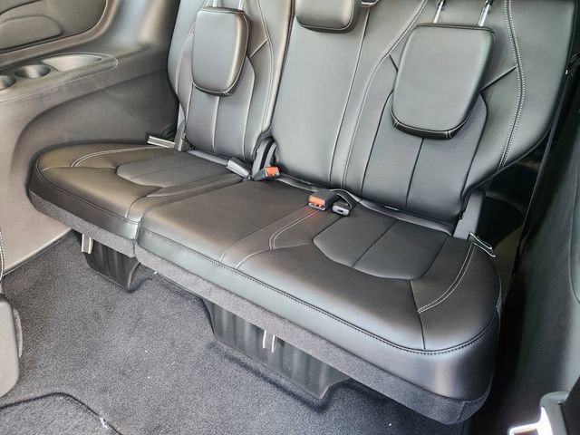 New 2026 Chrysler Pacifica Select FWD image 24