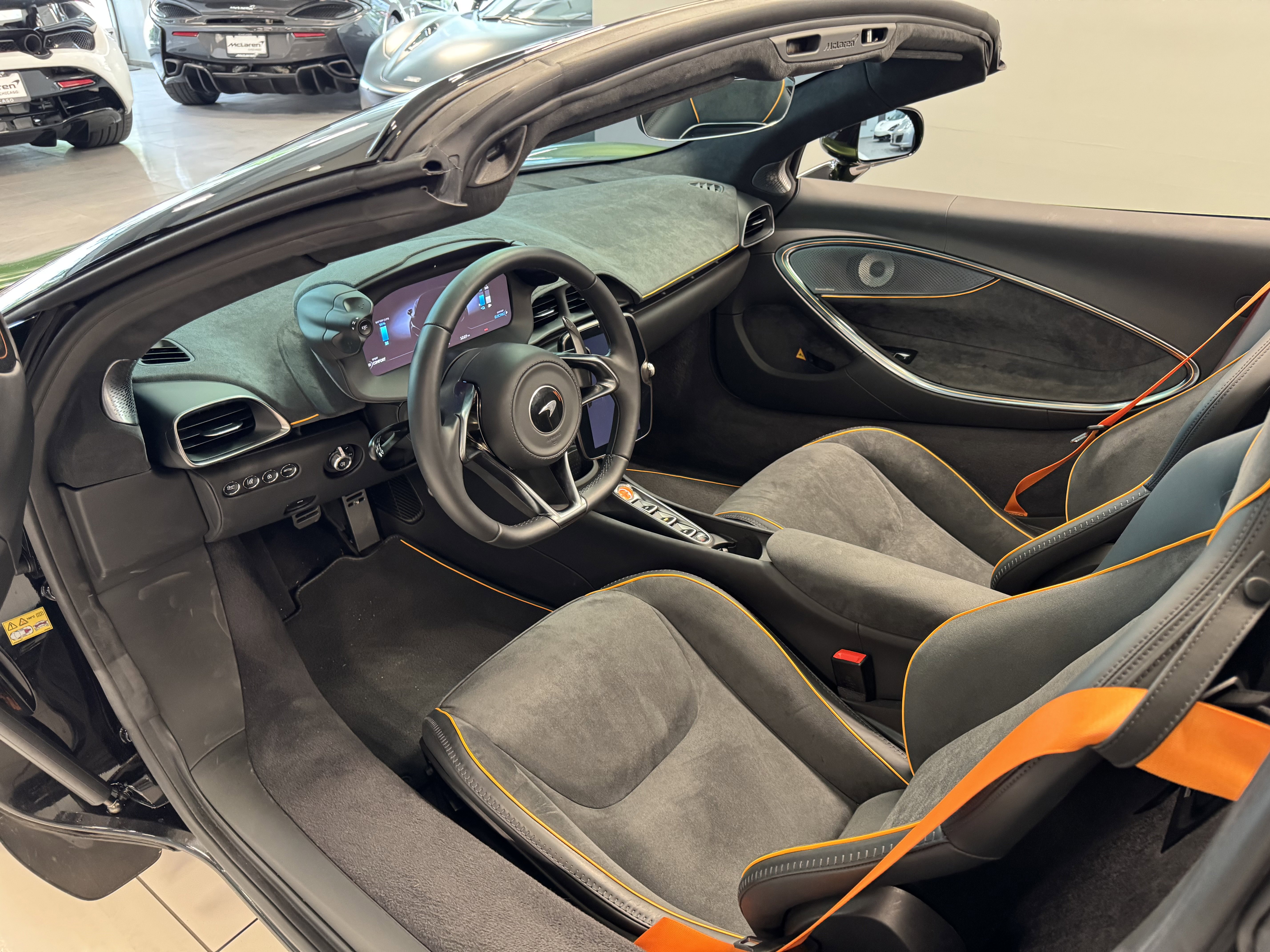 Used 2025 McLaren Artura Spider image 12