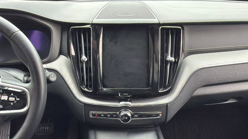 Certified 2024 Volvo XC60 B5 Ultimate w/ Climate Package image 12