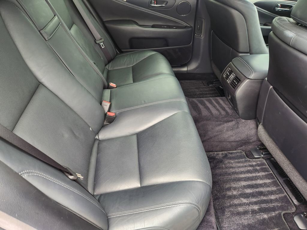 Used 2016 Lexus LS 460 w/ Comfort Package RWD image 32