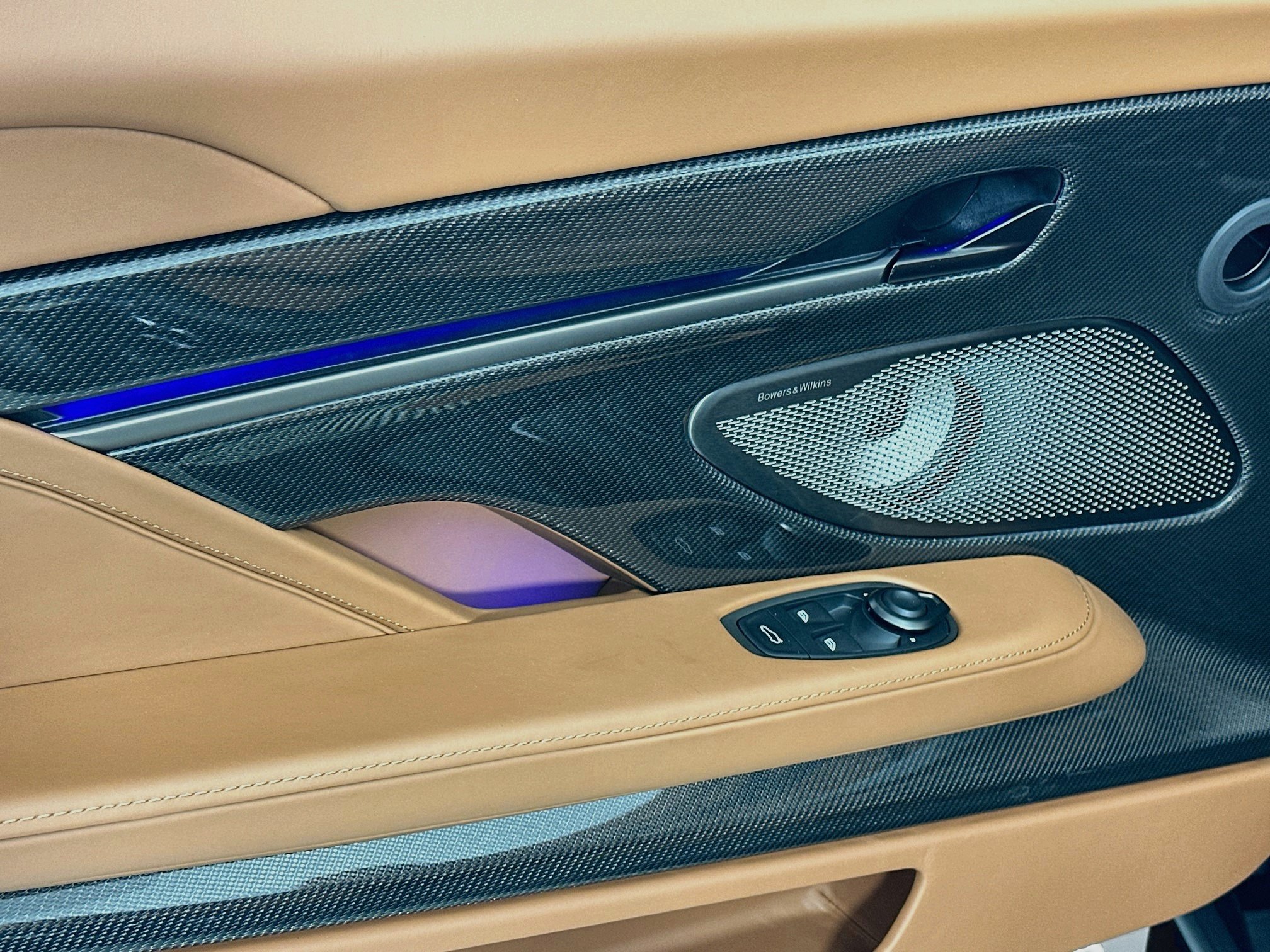 New 2026 Aston Martin Vanquish Convertible RWD image 15