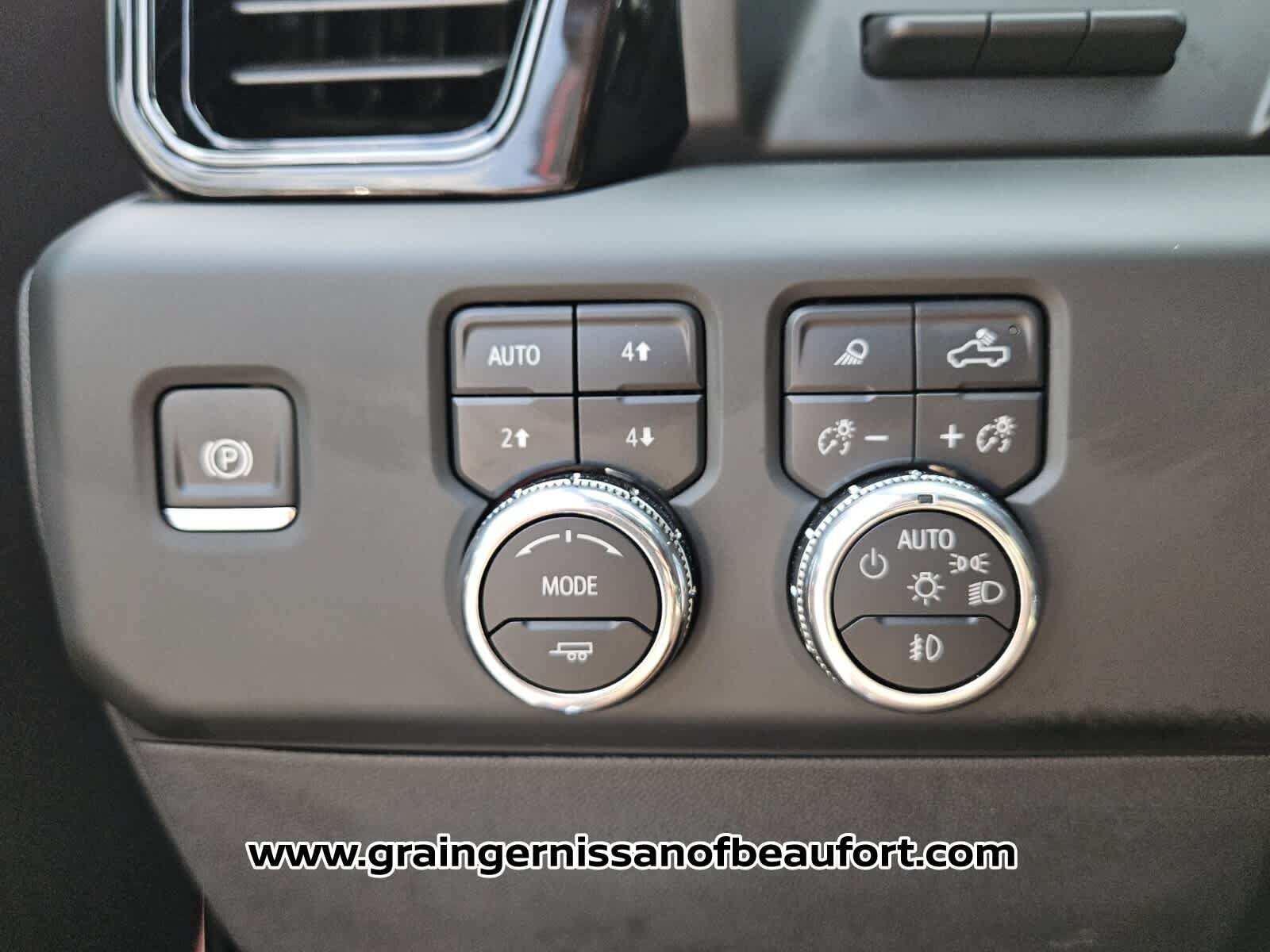 Used 2025 GMC Sierra 1500 AT4 w/ AT4 Premium Package AWD/4WD image 17