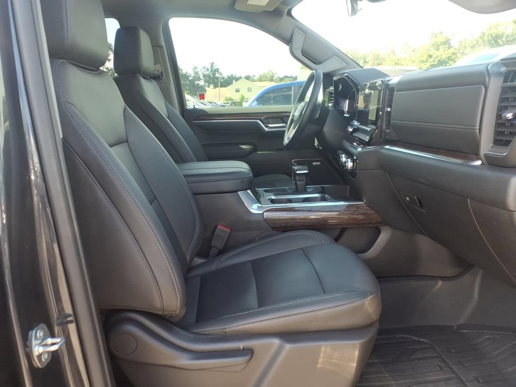Used 2024 GMC Sierra 1500 Elevation w/ Elevation Premium Package AWD/4WD image 12
