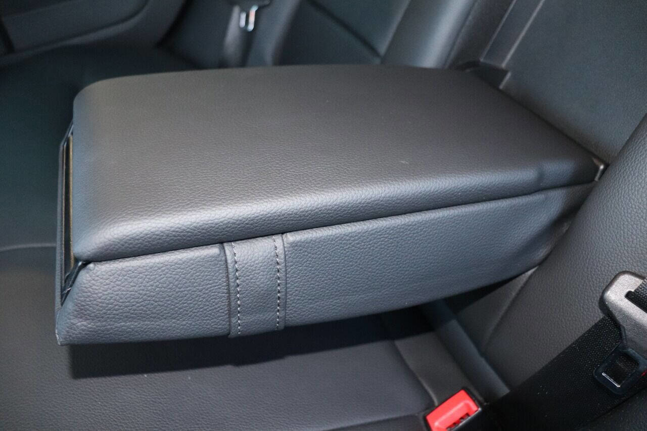 Used 2013 Mercedes-Benz E 350 Sedan image 52