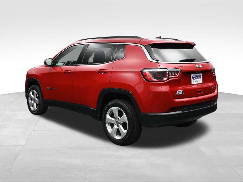 Used 2019 Jeep Compass Latitude w/ Cold Weather Group AWD/4WD image 3