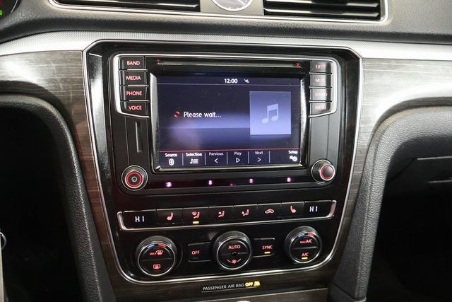 Used 2016 Volkswagen Passat 1.8T SE image 21