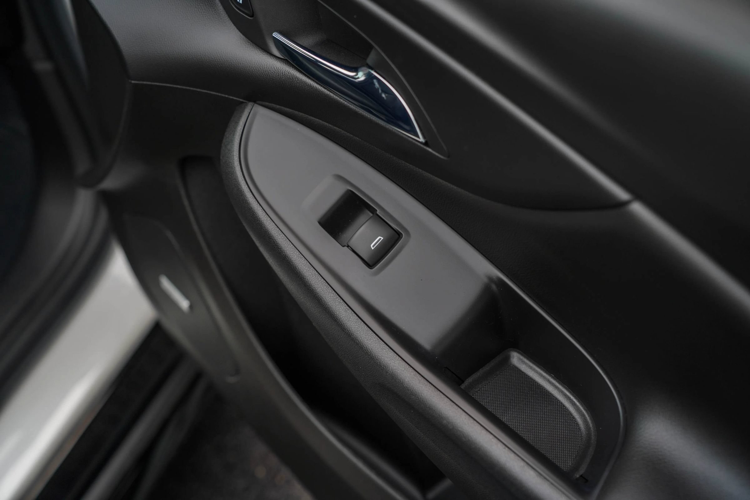 Used 2018 Chevrolet Volt Premier w/ Driver Confidence Package FWD image 24