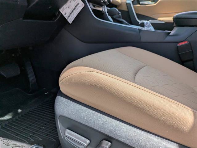 Used 2025 Toyota RAV4 XLE w/ Convenience Package FWD image 4
