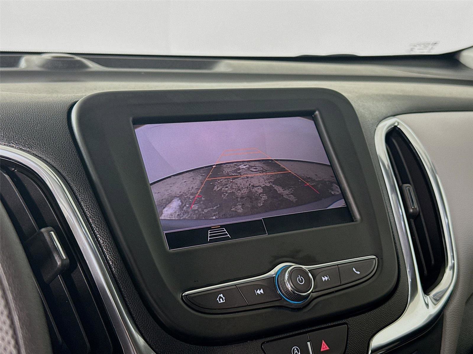 Used 2023 Chevrolet Equinox LS w/ Driver Confidence II Package AWD/4WD image 14