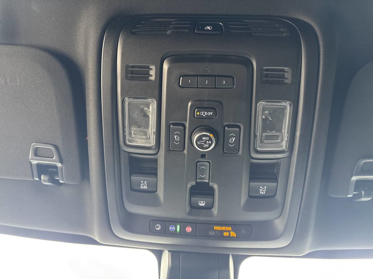 Used 2021 GMC Yukon Denali w/ Denali Premium Package image 31