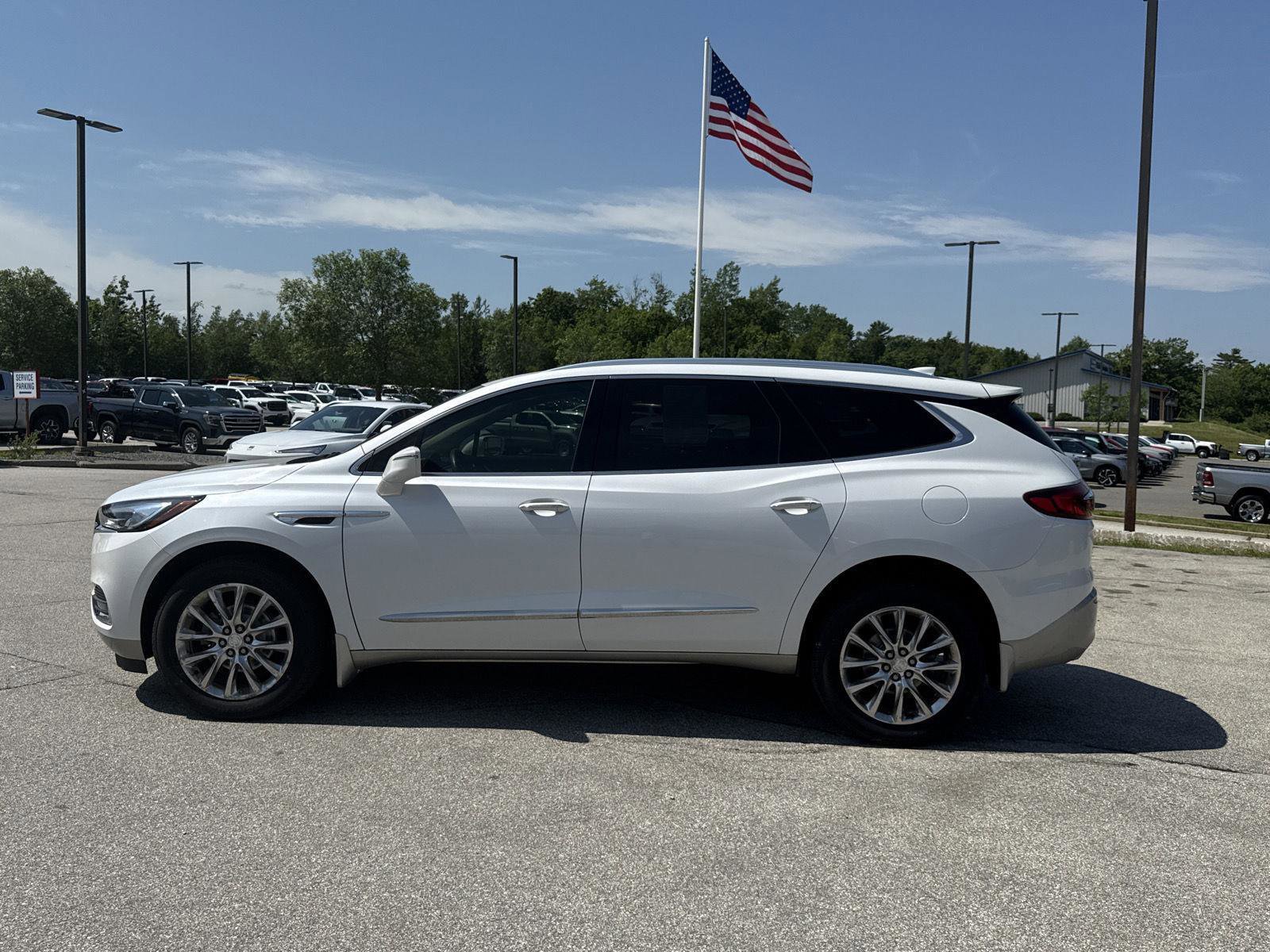 Used 2020 Buick Enclave Essence w/ Sound and Sites Package image 4