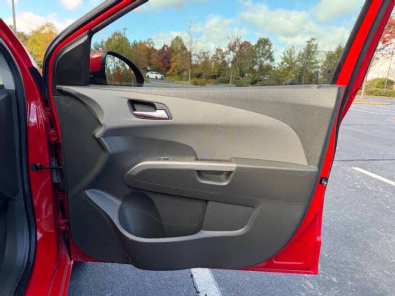 Used 2017 Chevrolet Sonic Premier image 19