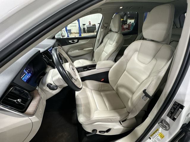 Used 2022 Volvo XC60 B5 Momentum image 17