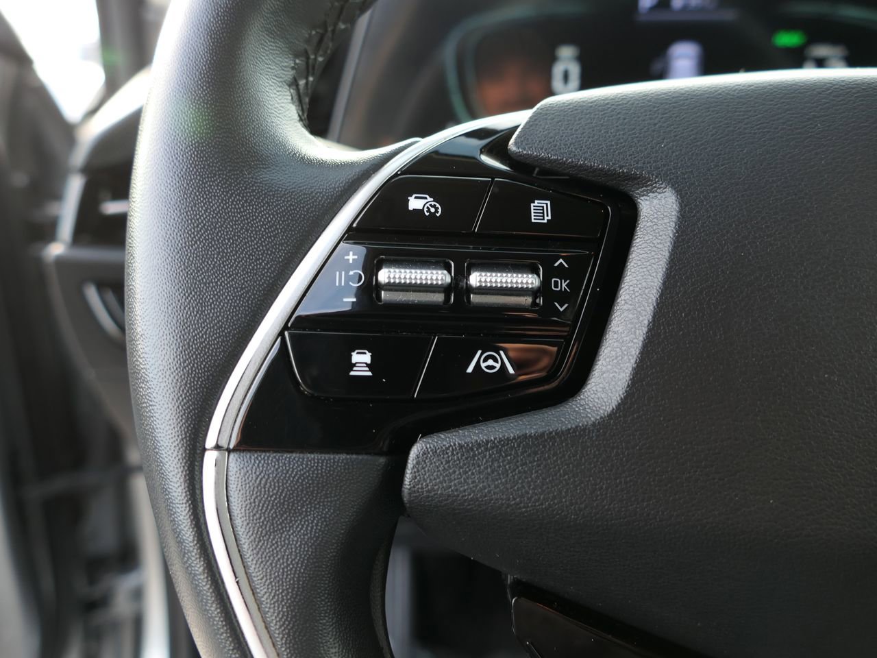 Used 2023 Kia Niro EX image 18