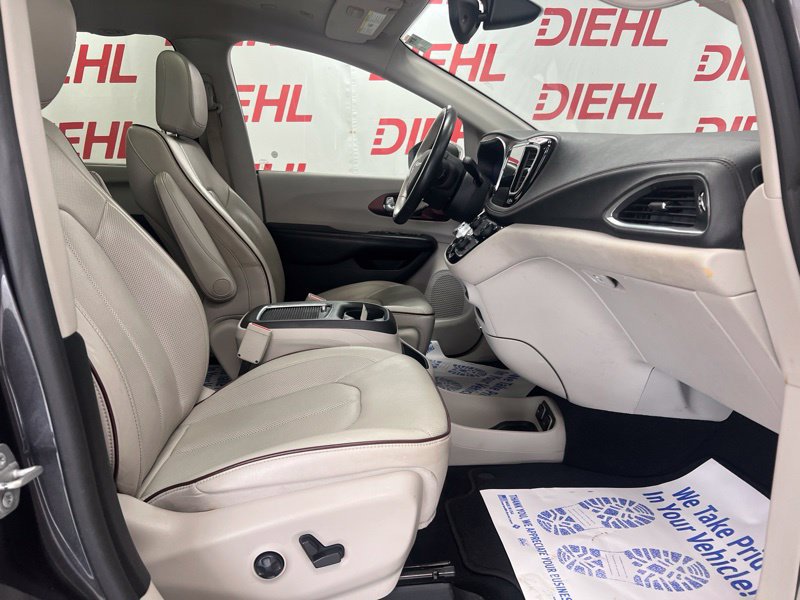 Used 2019 Chrysler Pacifica Limited FWD image 13