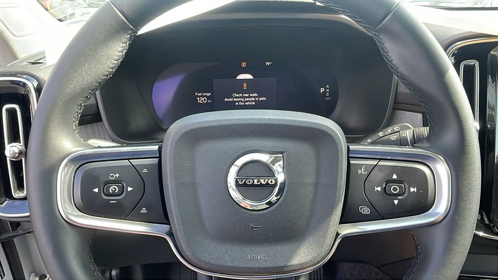 Used 2025 Volvo XC40 B5 Plus image 22