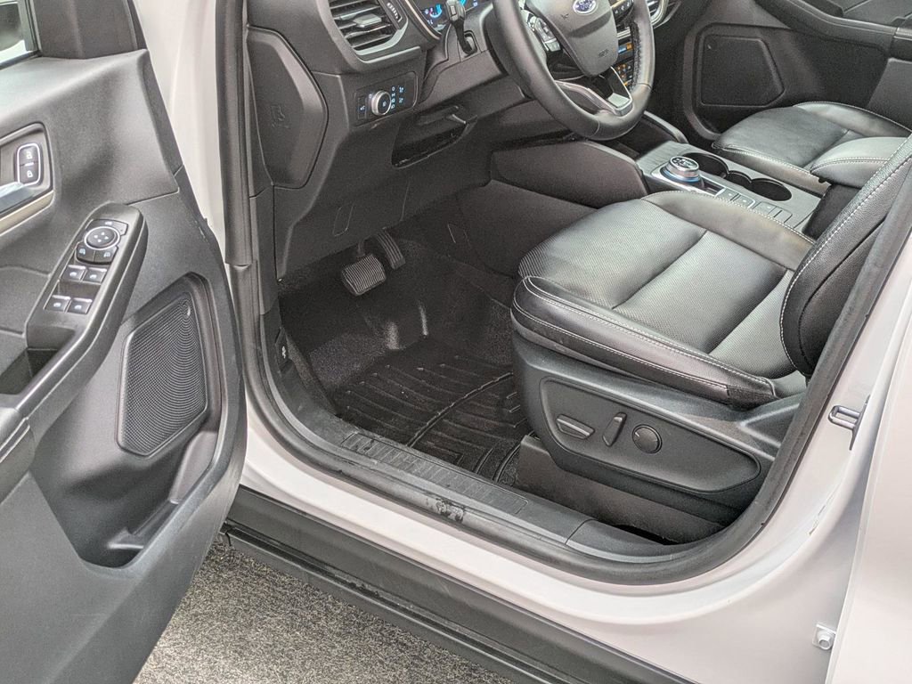 Used 2022 Ford Escape SEL image 24