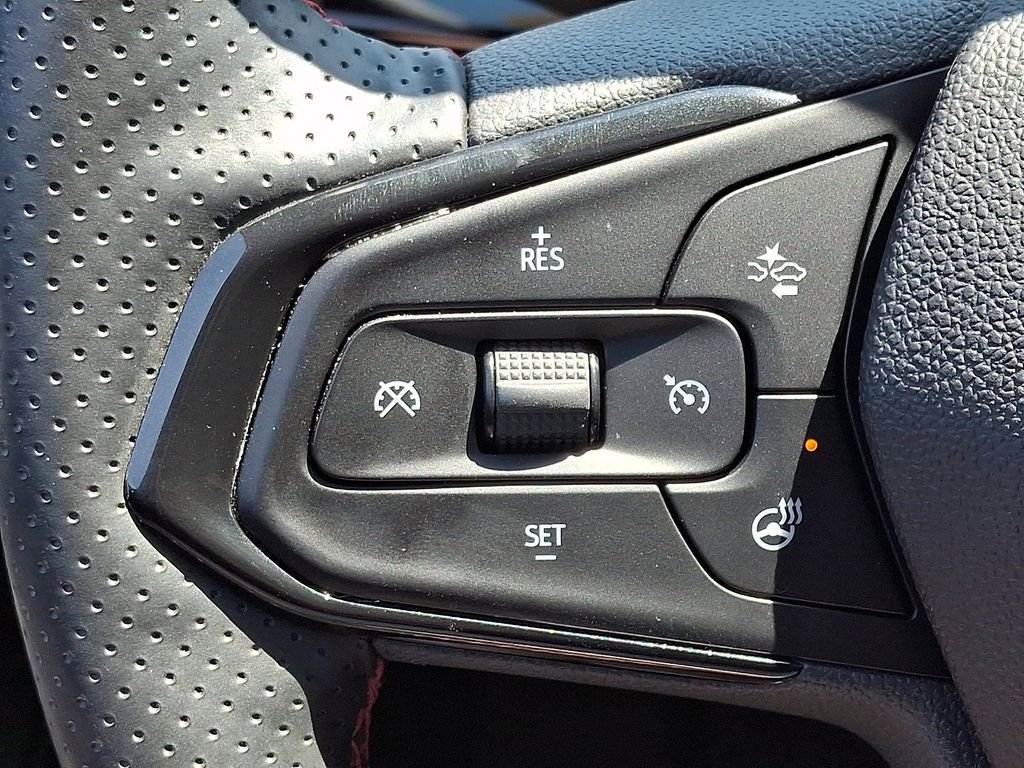 Used 2025 Chevrolet Trax RS w/ Sunroof Package FWD image 21
