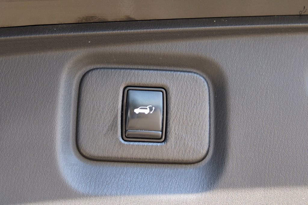 Used 2018 Nissan Pathfinder SL w/ Cargo Package image 12