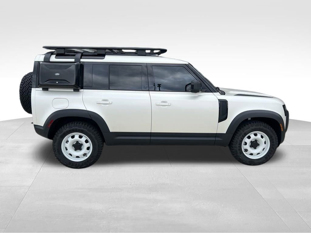 New 2024 Land Rover Defender 110 S image 4