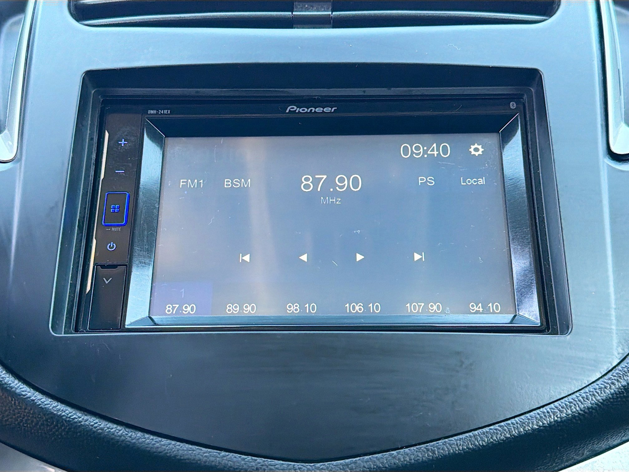 Used 2016 Chevrolet Trax LT w/ LT Sun and Sound Package FWD image 25