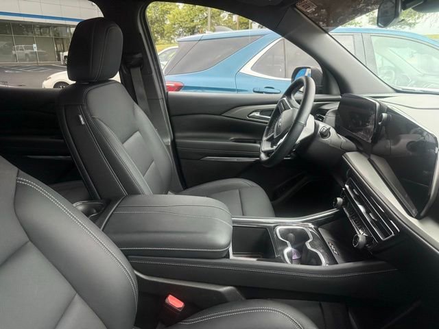 Used 2025 Chevrolet Traverse LT w/ Midnight/Sport Edition AWD/4WD image 4