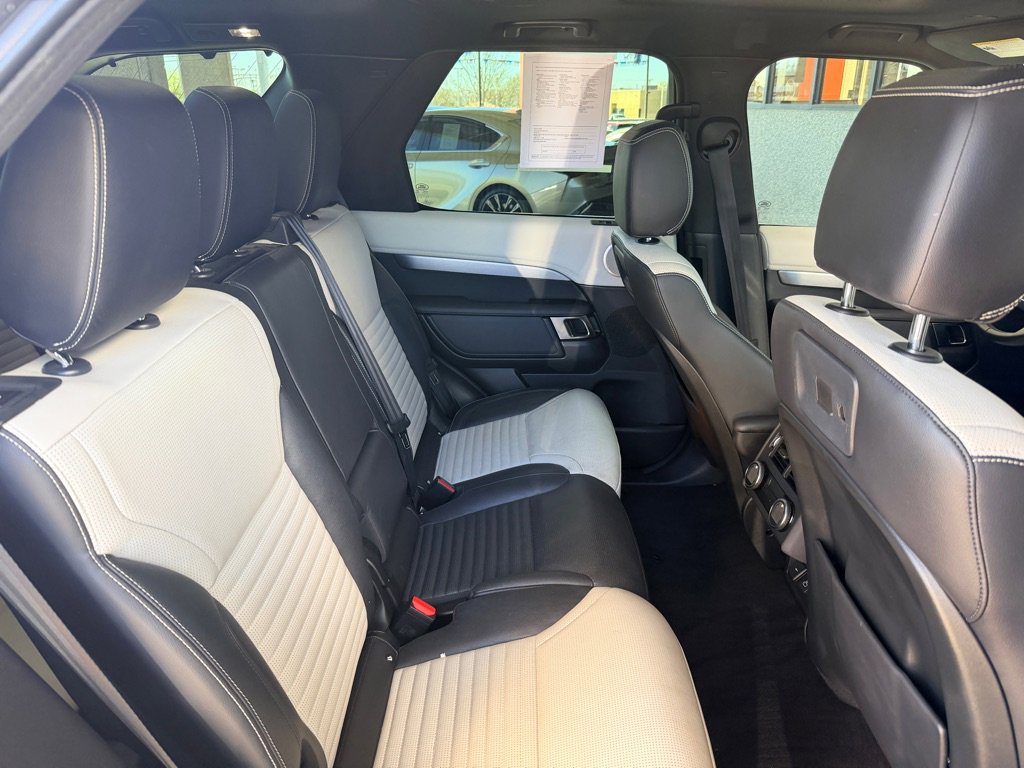 Used 2021 Land Rover Discovery S R-Dynamic AWD/4WD image 23