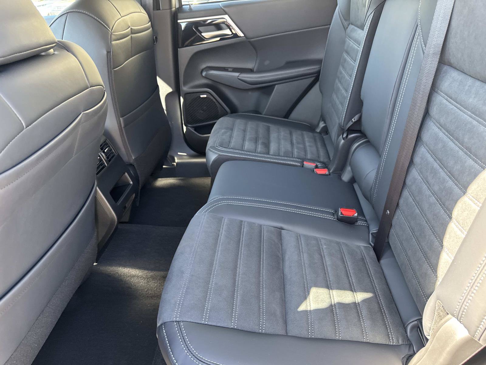 New 2026 Mitsubishi Outlander SE AWD/4WD image 13