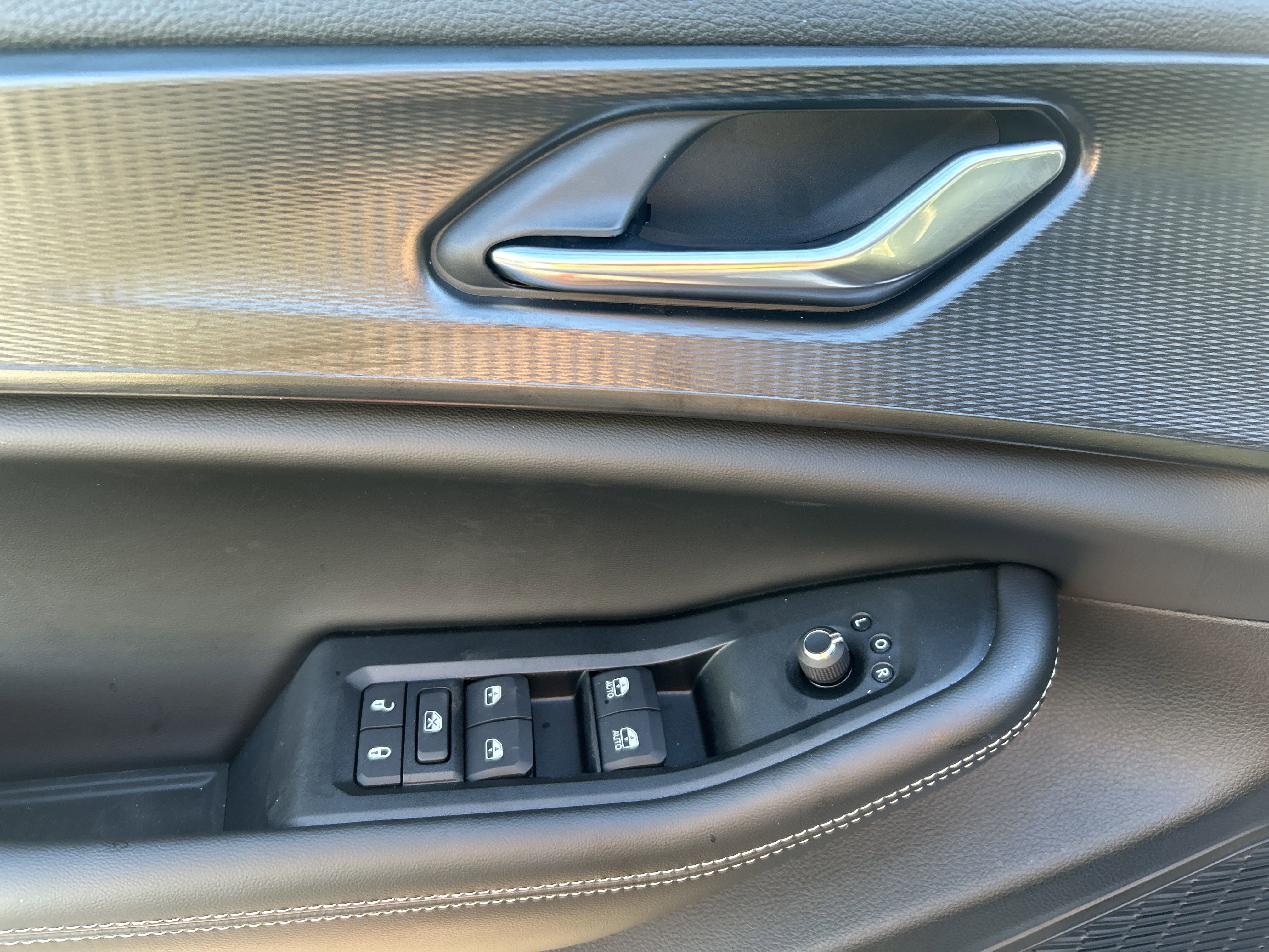 New 2025 Jeep Grand Cherokee Laredo image 13