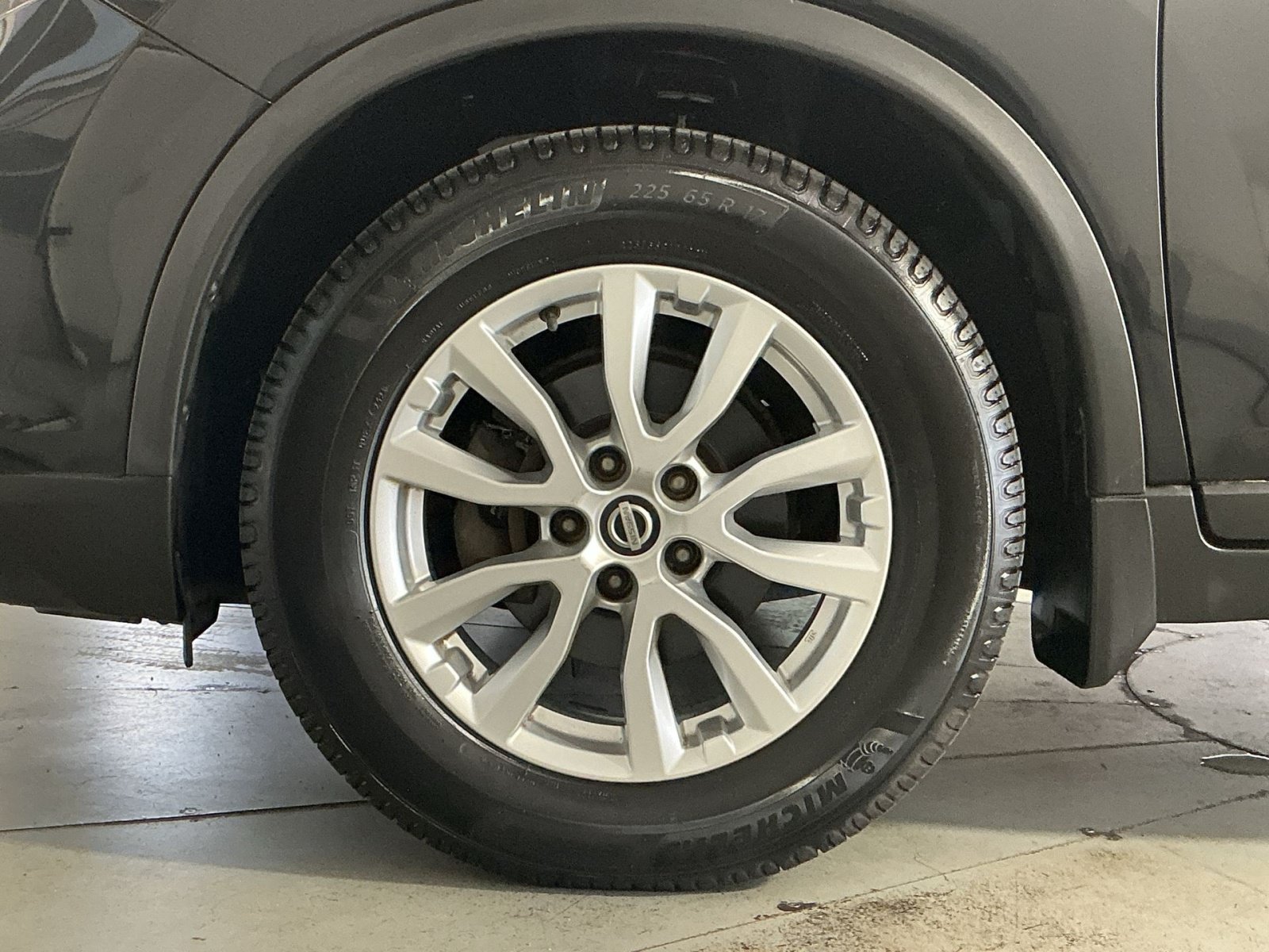 Used 2017 Nissan Rogue SV w/ SV Premium Package FWD image 13