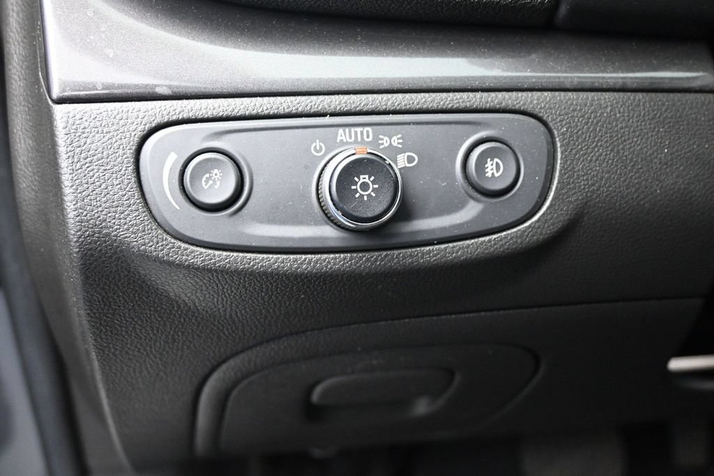 Used 2019 Buick Encore Essence FWD image 12