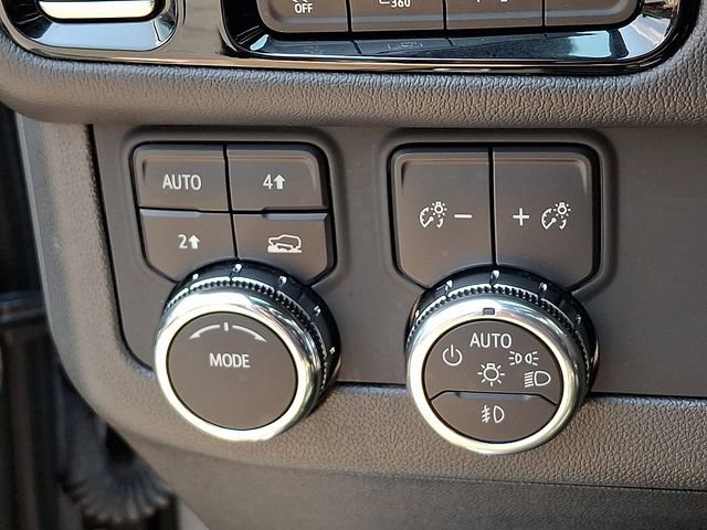 Used 2025 GMC Yukon XL Denali AWD/4WD image 24