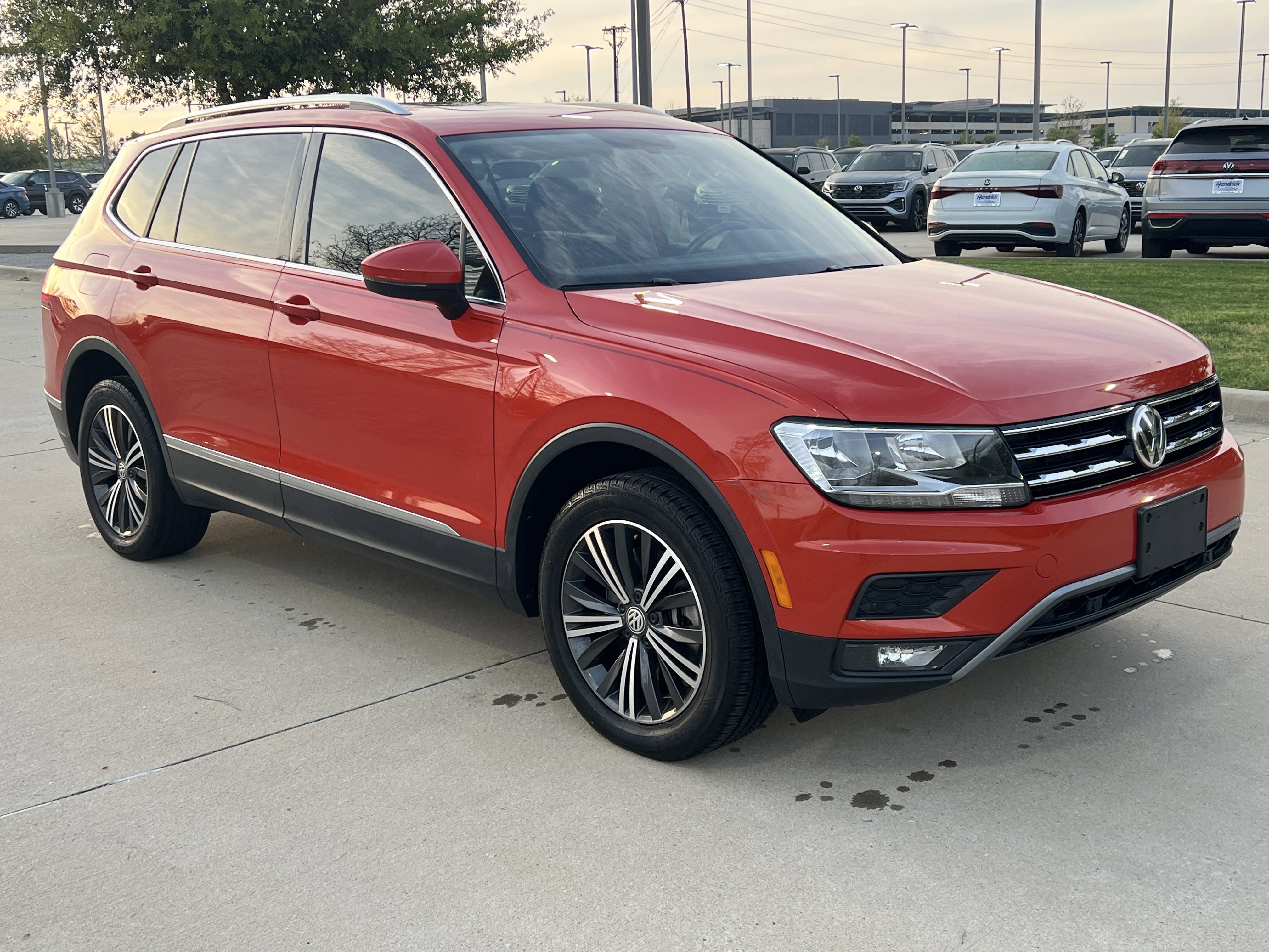 Used 2019 Volkswagen Tiguan SEL image 2