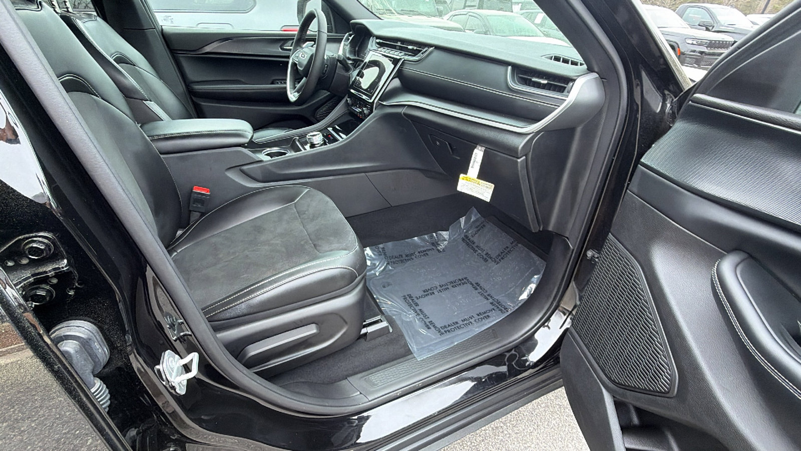 Used 2025 Jeep Grand Cherokee Altitude image 19