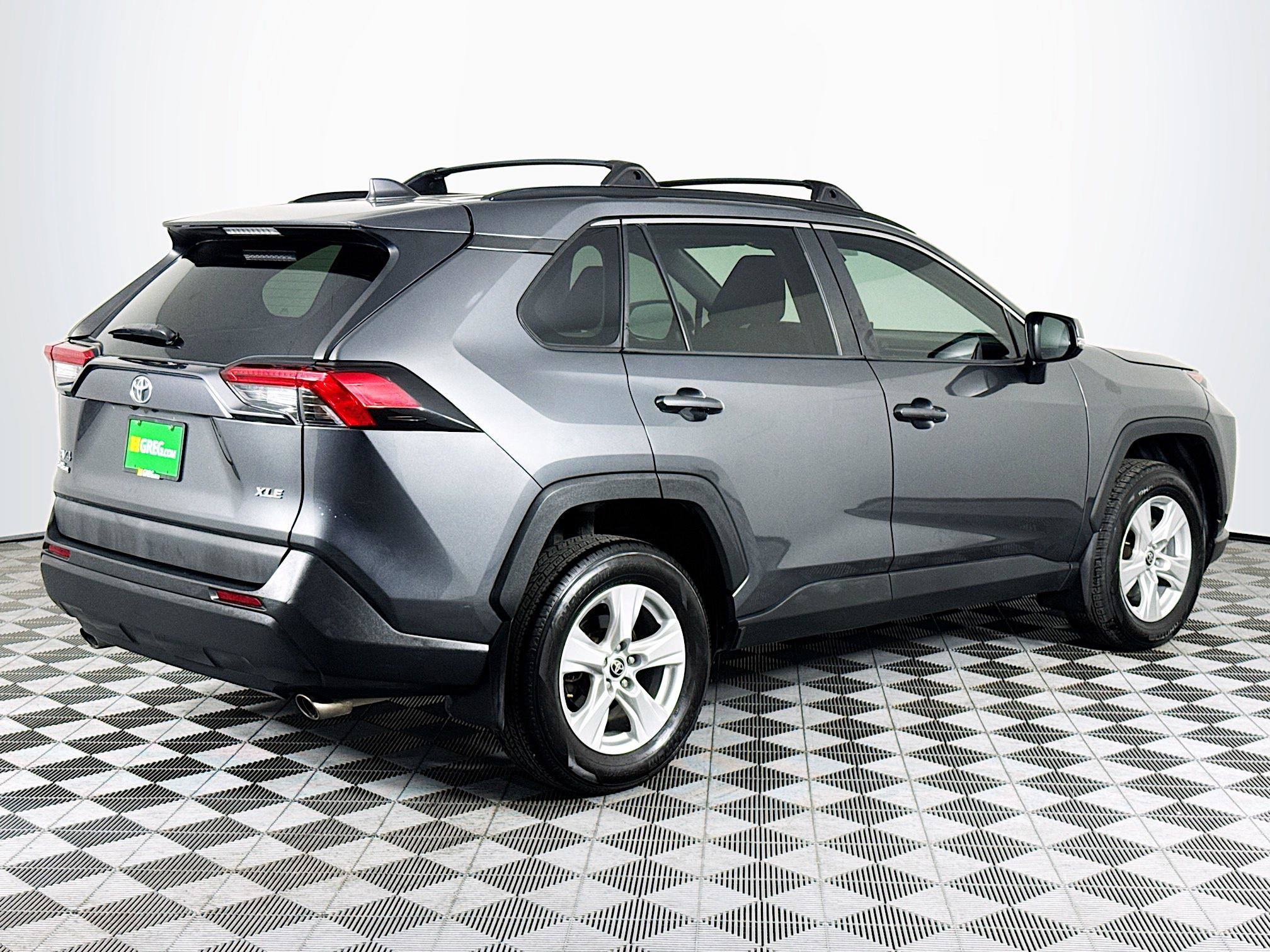 Used 2021 Toyota RAV4 XLE image 10