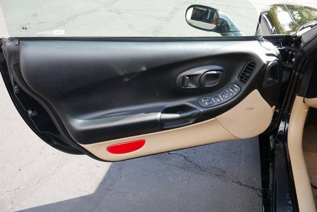 Used 2001 Chevrolet Corvette Convertible w/ Preferred Equipment Group1 image 8