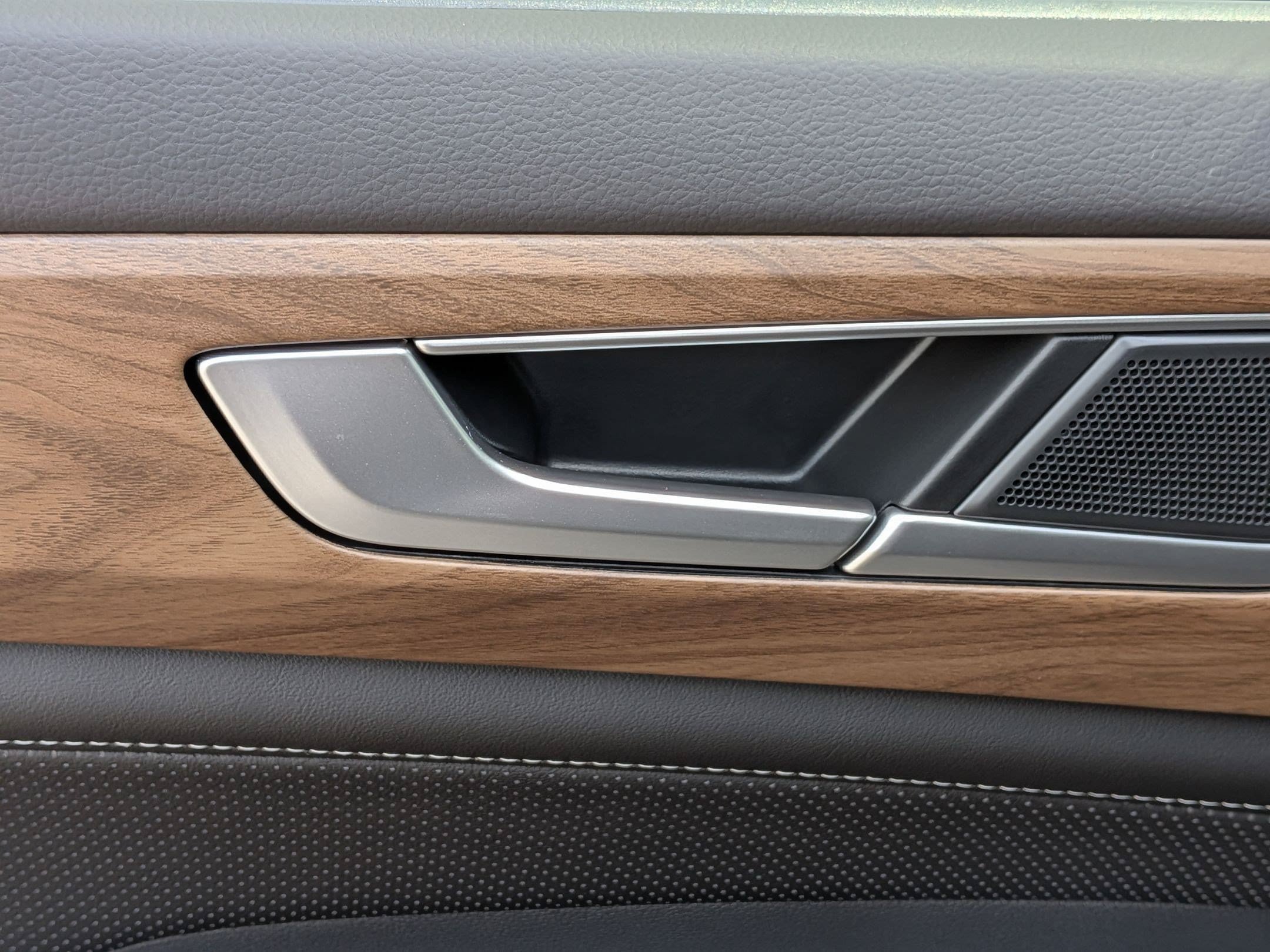 New 2026 Volkswagen Atlas SE FWD image 26