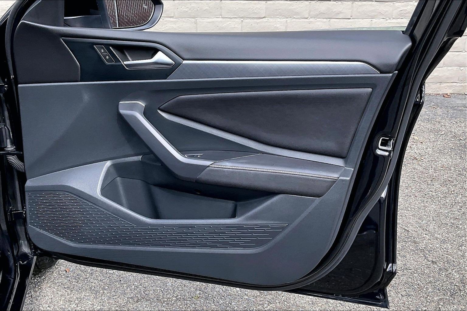 Certified 2024 Volkswagen Jetta SE w/ Panoramic Sunroof Package image 23