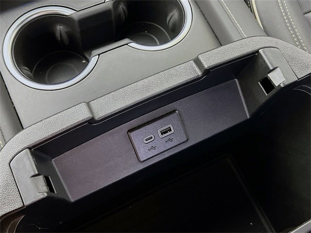 Used 2024 GMC Yukon XL SLT image 34